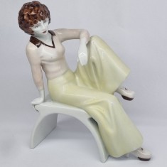 Fata pe scaun - Bibelou (RAR) portelan romanesc Alba Iulia, vechi, vintage