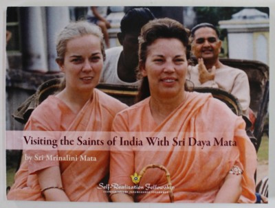 VISITING THE SAINTS OF INDIA WITH SRI DAYA MATA by SRI MRINALINI MATA , 2018 foto