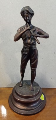 Statueta bronz - Baiat cu fluier foto