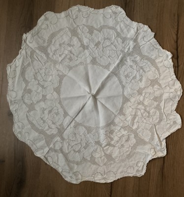 Fata de masa rotunda din panza de bumbac, broderie manuala cu acul foto