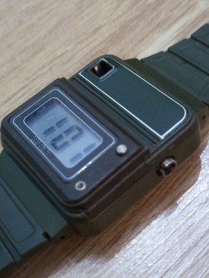 Ceas electronic vintage cu bricheta foto