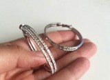 Cercei rotunzi gama GUESS -INOX placati cu aur ALB filat 18k si cristale