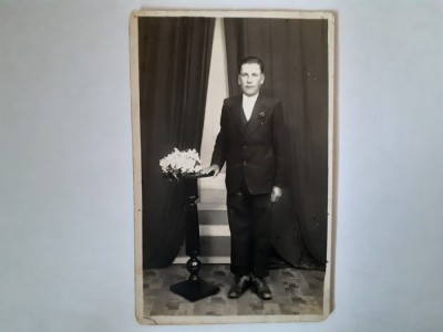 Fotografie tip CP cu bărbat t&amp;acirc;năr din Rom&amp;acirc;nia foto
