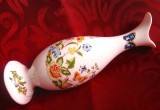 VAZA PORTELAN ENGLEZESC AYNSLEY FINE ENGLISH BONE CHINA MODEL COTTAGE GARDEN DECOR CU FLORI SI FLUTURI 23 CM