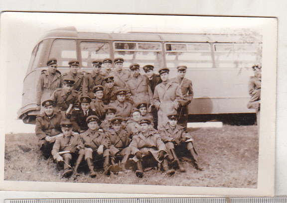 bnk foto Militari langa autocar Rocar TV2