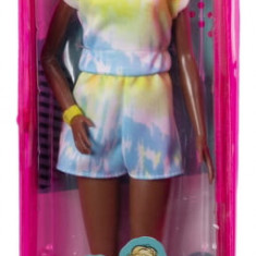 Papusa Barbie Fashionista cu Par Afro Blond