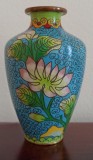 Vas cloisonne decorat cu flori, secolul XX