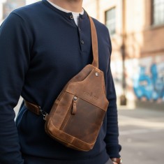 Borseta Barbati Piept, Crossbody din Piele Naturala, Green WOOD, Premium, Hand Made, Curea ajustabila, Maro Camel