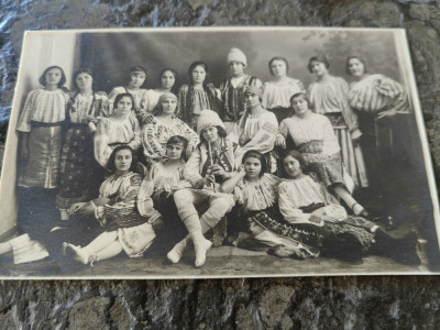 Carte postala 1926, Grup 18 absolventi, Port popular romanesc, necirculata foto