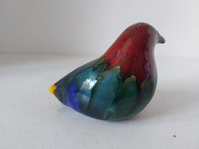 Figurină ceramică pasăre multicoloră, 12x9 cm, realizata manual