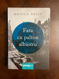 Monica Hesse - Fata cu Palton Albastru (Ca noua!)