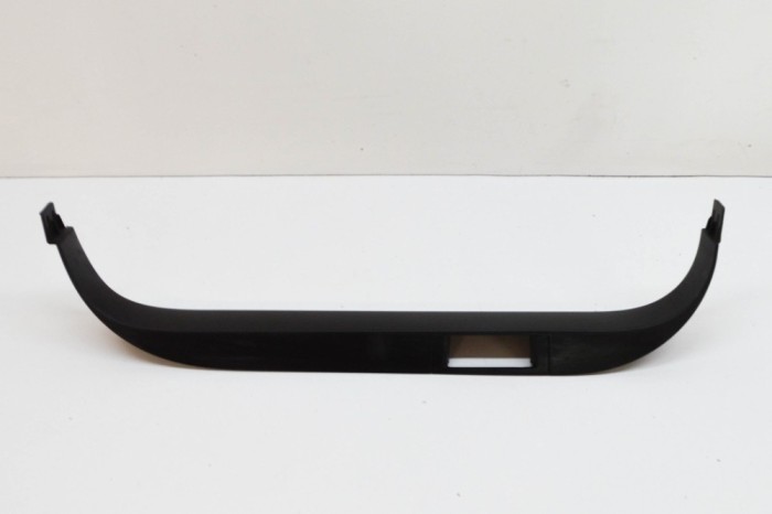 Ornament prag interior dreapta spate TESLA MODEL X 2020 OEM: 1105141-00-E 21095810