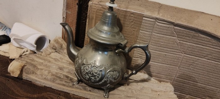 Ceainic argintat antik