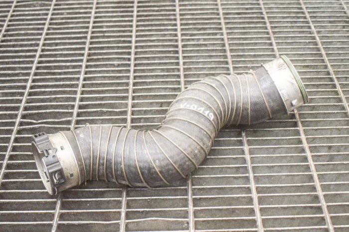 Furtun intercooler dreapta BMW 3 E90 2011 12158623