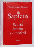 HOMO SAPIENS , SCURTA ISTORIE A OMENIRII de YUVAL NOAH HARARI , 2017 *COPERTA UZATA , *PREZINTA HALOURI DE APA