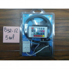 B32-12 BANDA LED 5 M CU CONTROLER foto