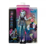 MONSTER HIGH PAPUSA FRANKIE STEIN CU ANIMALUT SI ACCESORII, Mattel