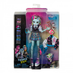 MONSTER HIGH PAPUSA FRANKIE STEIN CU ANIMALUT SI ACCESORII