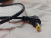 Incarcator/alimentator/adaptor CU CAMBLU SCURT SI MULT MAI GROS FATA DE CELE DE ALIMENTAT TELEFOANELE,se incarca de la priza de bricheta de la auto
