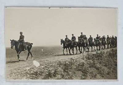 CAVALERISTI ROMANI , IN FORMATIE , CALARE , PE CAMP , CARTE POSTALA , INTERBELICA foto