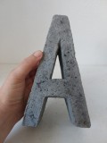 Litera A turnata de ciment, 18cm inaltime x 10cm latime la baza x 6cm adancime