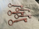 arta / design / antichitate - lot Chei vechi pentru usa / poarta diverse modele !