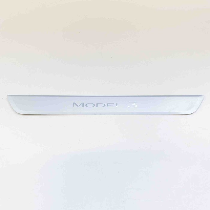 Ornament prag dreapta față TESLA MODEL 3 2018 OEM: 1090844-00-C