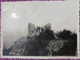 Fotografie, grup de turisti la ruinele cetatii Rasnov, 1932