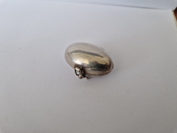 Cutie Ovala Miniatura din Argint Masiv cu Inchizatoare de Siguranta