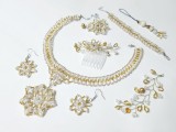 Reducere! Set bijuterii auriu si alb, unicat evenimente, lucrat manual