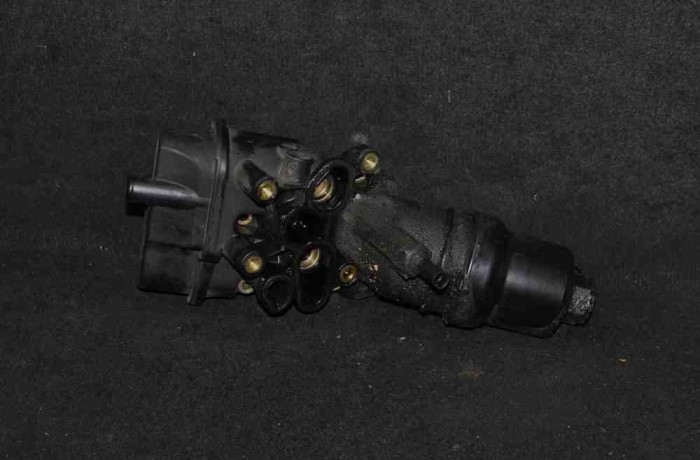Carcasa filtru de ulei VW PASSAT B6 3C2 2007 OEM: 06D115397G 2114936