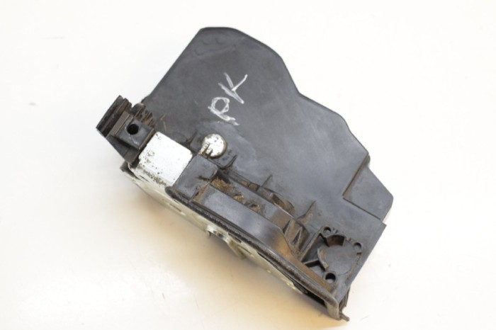 &Icirc;ncuietoare ușă st&acirc;nga față BMW 3 F30, F80 2014 OEM: 7202145 11216524
