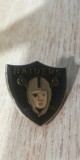QW9 N5 83 - insigna - sport - cluburi sportive - Raiders - America, America de Nord