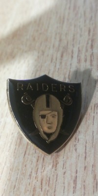 QW9 N5 83 - insigna - sport - cluburi sportive - Raiders - America foto
