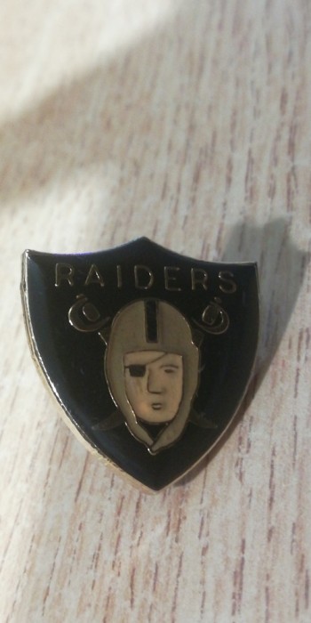 QW9 N5 83 - insigna - sport - cluburi sportive - Raiders - America
