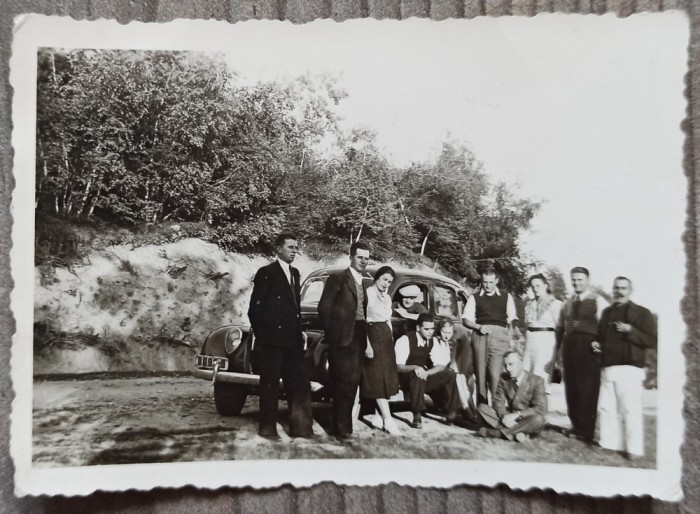 Grup cu automobil de epoca, Romania interbelica// fotografie