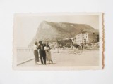 Fotografie colectie 88 x 57 mm Cadrilater-Cavarna(judetul Caliacra) din anii 30,in fundal se observa hotelul si cazinoul din Cavarna