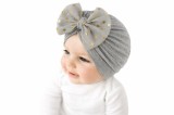 Caciulita gri tip turban cu fundita din tulle aplicata (Marime Disponibila: 6-9