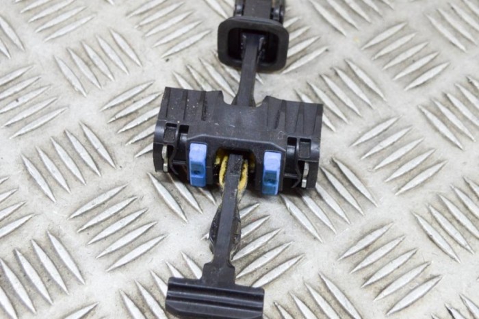 Limitator ușă st&acirc;nga față VW AMAROK 2H_, S1B 2019 OEM: 2H0249837 18785683