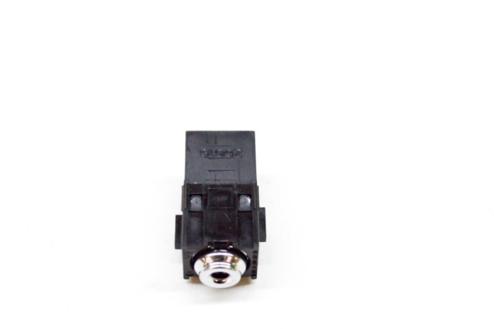 Port USB/AUX-In PEUGEOT 308 II 2016 OEM: 9678249777 13647359
