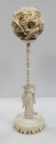 Bila din fildes cu suport figural, China, cca. 1900