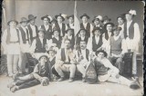 Fotografie tip Carte Postala, Ansamblu folcloric romanesc, perioada interbelica
