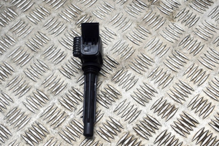 Bobina de inducție de &icirc;naltă tensiune VW GOLF VII 5G1, BQ1, BE1, BE2 2016 OEM: 06J905110G,0040102009 14709044