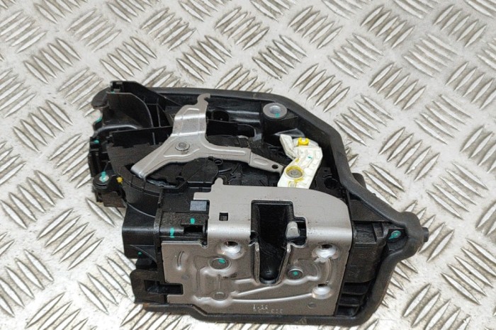 &Icirc;ncuietoare ușă dreapta față BMW X5 F15, F85 2015 OEM: 7362790 26595039