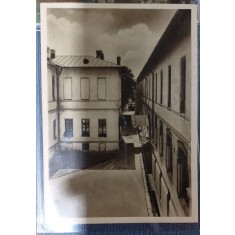 Carte postala - Scoala centrala de fete din Bucuresti: Pavilionul infirmeriei (laturea de rasarit a scoalei)