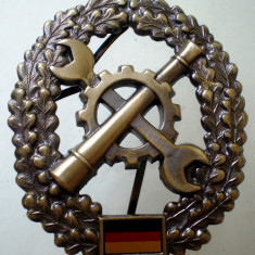 M.115 GERMANIA BUNDESWEHR CUC INSIGNA MILITARA Instandsetzungstruppe 53,3/46,4mm