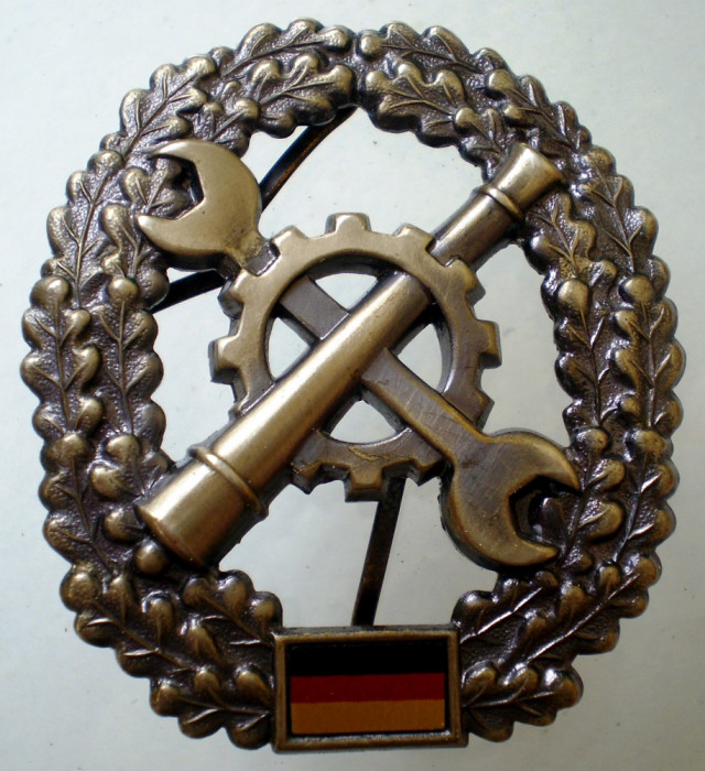 M.115 GERMANIA BUNDESWEHR CUC INSIGNA MILITARA Instandsetzungstruppe 53,3/46,4mm