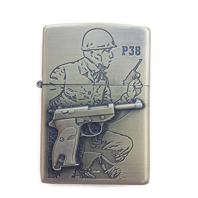 Bricheta tip zippo, 3D relief, metalica, soldat pistol P38