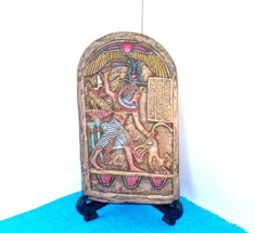 Basorelief ceramica replica scut votiv - Tutankhamon ucigand leul - ISIS KUNST foto