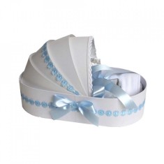 Trusou botez complet, in landou, floricele bleu Denikos&reg; 132